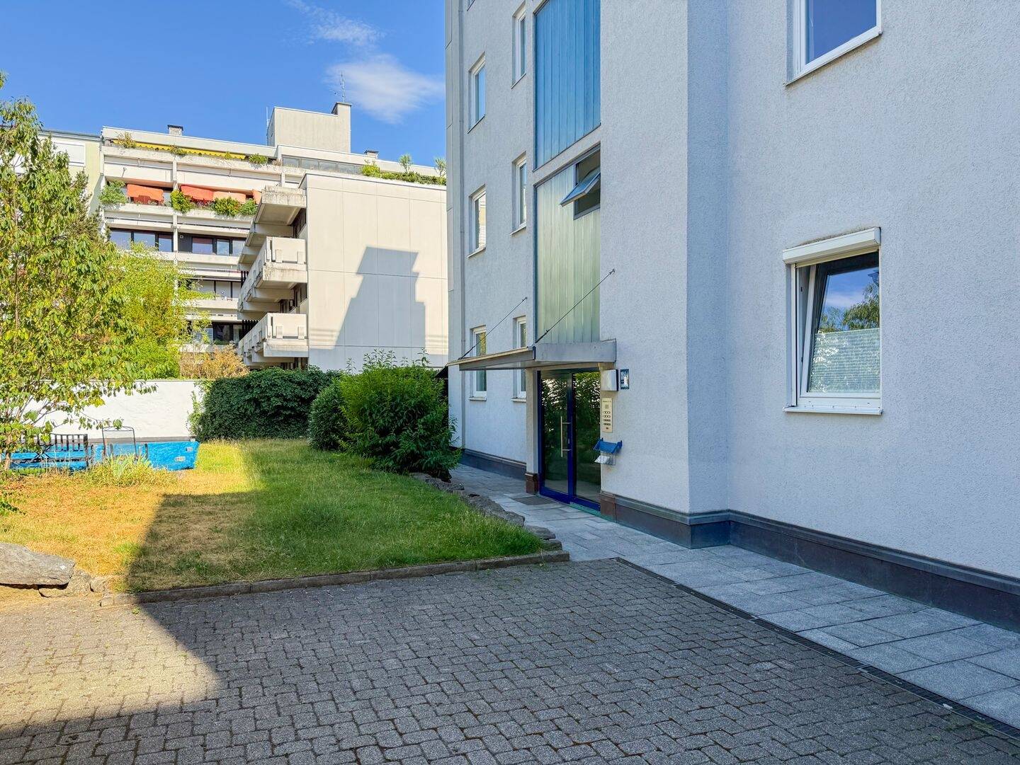 Schön geschnittene 1-Zimmer-Wohnung mit Kamin & Tiefgaragen-Stellplatz in Schwabing-West