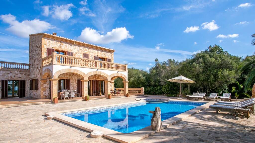 Einfamilienhaus zur Miete 4.950 € 5 Zimmer 300 m² 17.000 m² Grundstück frei ab sofort Santanyi 07650