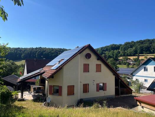 Einfamilienhaus zur Miete 1.600 € 5 Zimmer 124,9 m² 1.042 m² Grundstück frei ab 01.01.2027 Lange Wiese 4 Leuzenberg Reichenschwand 91244