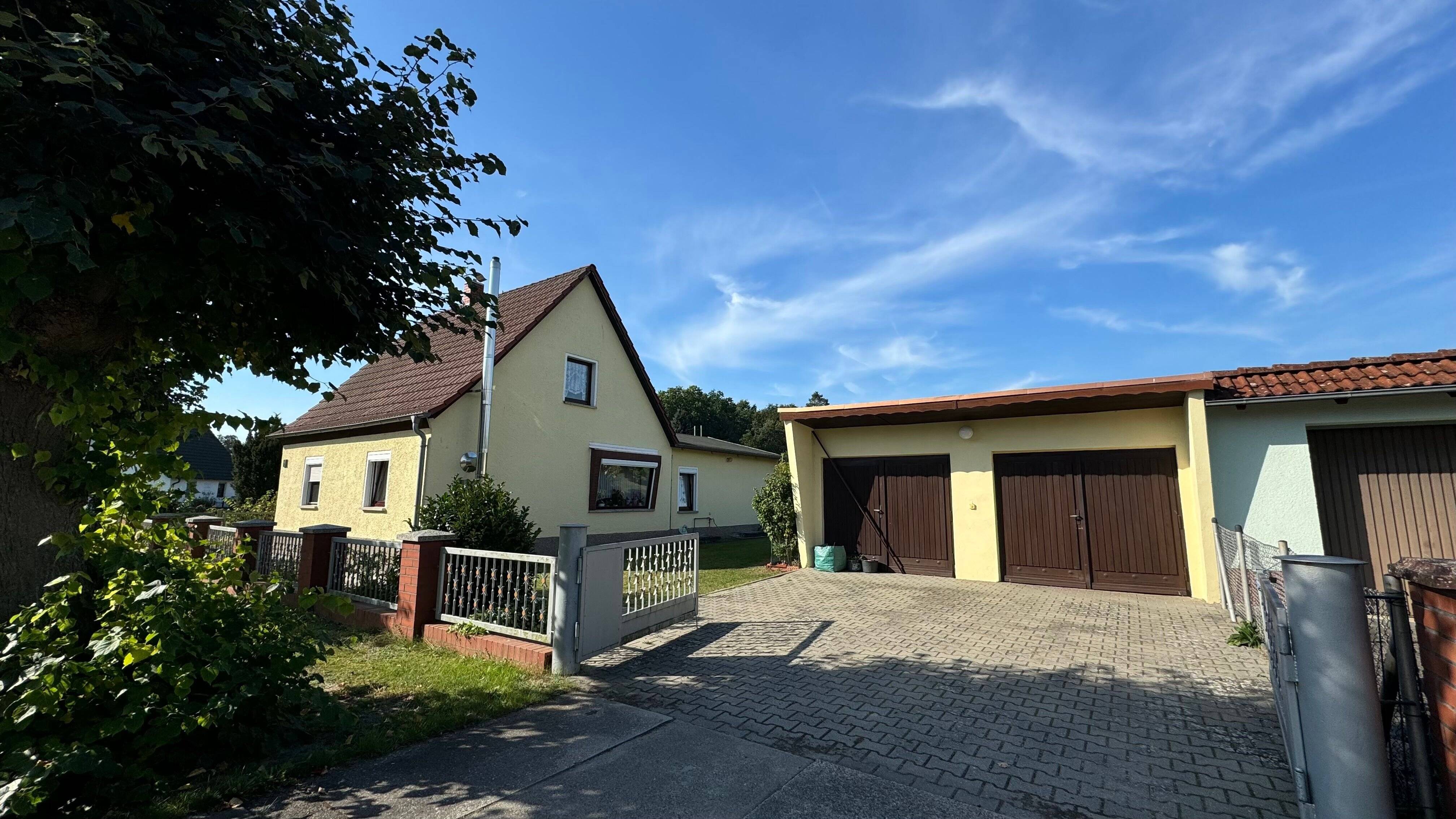 Einfamilienhaus zum Kauf 225.000 € 5 Zimmer 107 m²<br/>Wohnfläche 923 m²<br/>Grundstück Rathenow Rathenow 14712