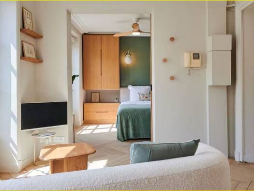 Wohnung zur Miete 765 € 1 Zimmer 39 m² Geschoss 1/2 frei ab sofort Mitte Stuttgart 70184