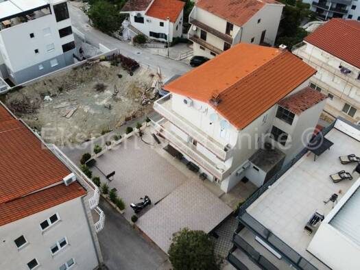 Haus zum Kauf 1.350.000 € 9 Zimmer 330 m² Podstrana