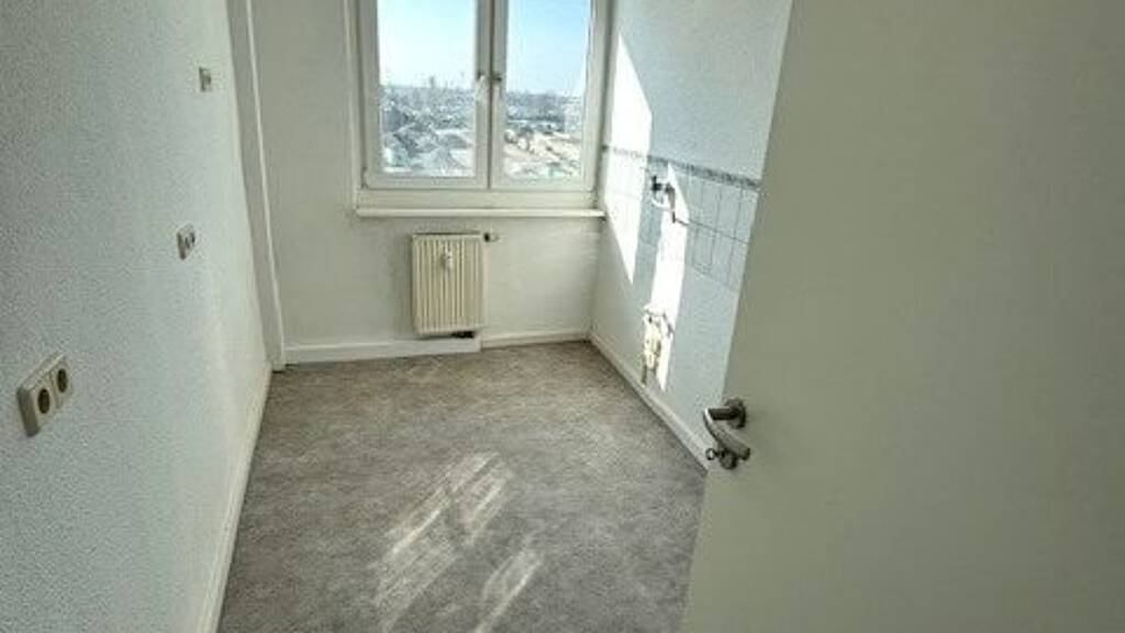 WG-Zimmer zur Miete 350 € 3 Zimmer 58,2 m² 4. Geschoss frei ab sofort Daheimstraße 16 Innenstadt Dessau-Roßlau 06842