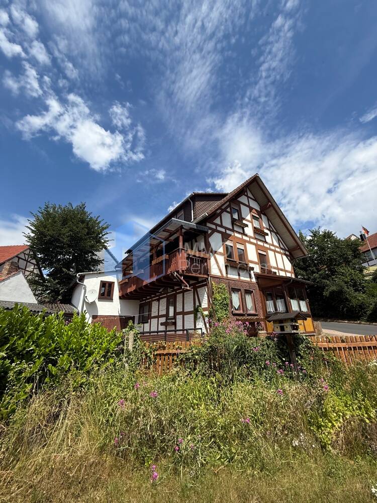 Immobilie in Bad Zwesten - Tradition trifft Raumvielfalt - Großes Wohnhaus mit Einliegerwohnung und Gartenidylle - Bild 2