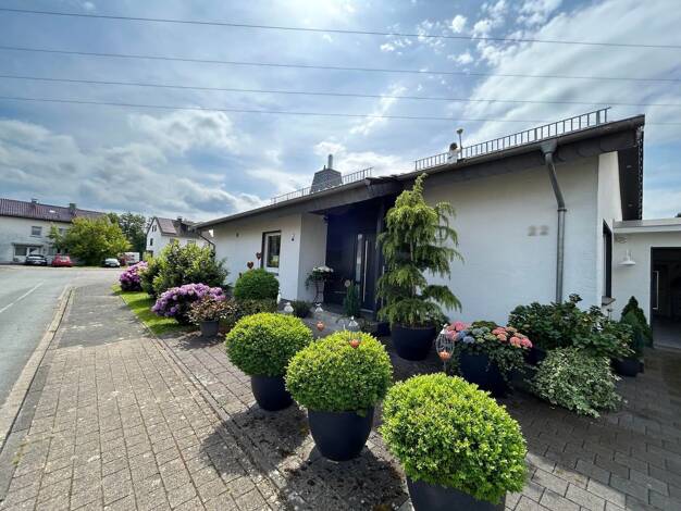 Bungalow zum Kauf 5 Zimmer 100 m² 1.183 m² Grundstück Brake Lemgo 32657