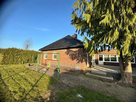 Einfamilienhaus zum Kauf 480.000 € 295 m² 2.100 m² Grundstück St. Jürgen Lübeck-Niederbüssau (Nähe Elbe-Lübeck-Kanal) 23564