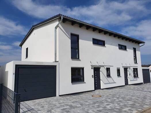 Doppelhaushälfte zur Miete 1.225 € 4 Zimmer 112 m² 250 m² Grundstück frei ab 01.02.2027 Burglengenfeld Burglengenfeld 93133