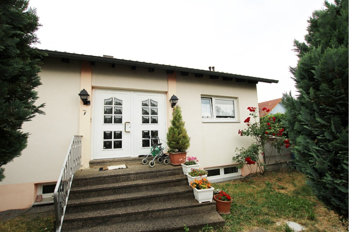 Einfamilienhaus zum Kauf 569.000 € 7,5 Zimmer 286 m²<br/>Wohnfläche 535 m²<br/>Grundstück Lerchenweg 7 Rot St. Leon - Rot 68789