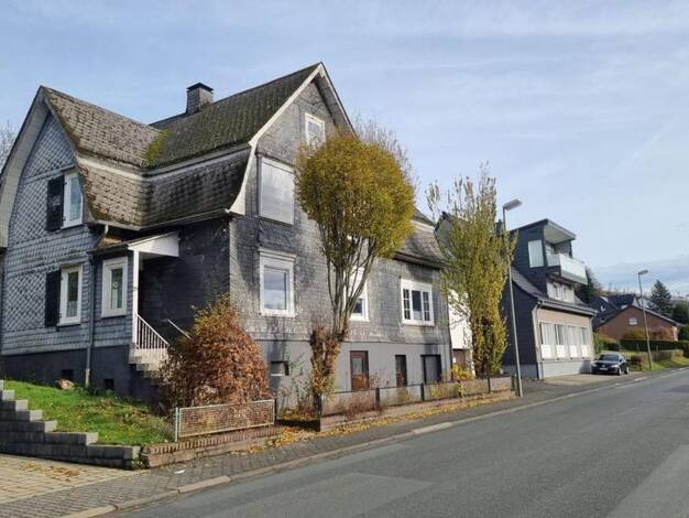 Einfamilienhaus zum Kauf provisionsfrei 340.000 € 9 Zimmer 221 m² 680 m² Grundstück Marburger Straße 29 Deuz Netphen 57250