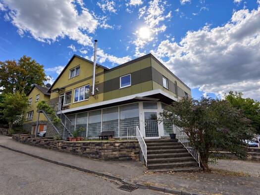 Haus zur Miete 2.600 € 7 Zimmer 213 m² 350 m² Grundstück Bretten Bretten 75015
