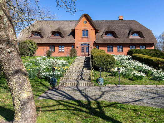 Herrenhaus zum Kauf 1.050.000 € 11 Zimmer 500 m² 9.665 m² Grundstück Liliencronweg 23 Pellworm 25849