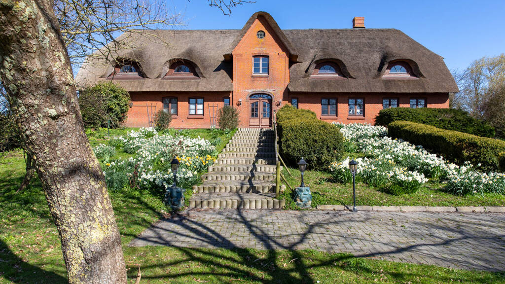 Herrenhaus zum Kauf 995.000 € 11 Zimmer 500 m² 9.665 m² Grundstück Liliencronweg 23 Pellworm 25849