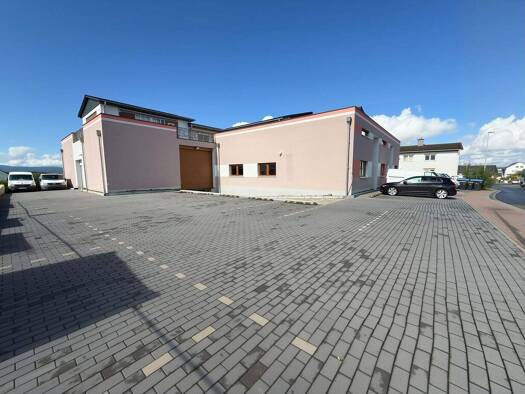 Lagerhalle zur Miete 560 m² Lagerfläche teilbar ab 200 m² Ilbenstadt Niddatal 61194