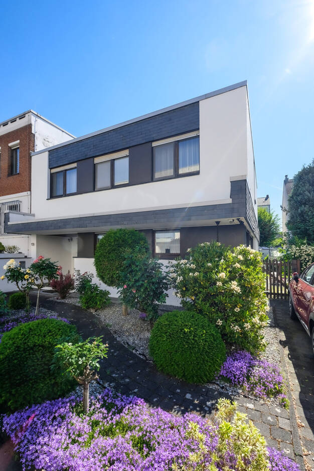 Einfamilienhaus zum Kauf 589.000 € 4,5 Zimmer 135 m² 424 m² Grundstück Dietrich-Bonhoeffer-Straße 13 Langenfeld - Mitte Langenfeld 40764