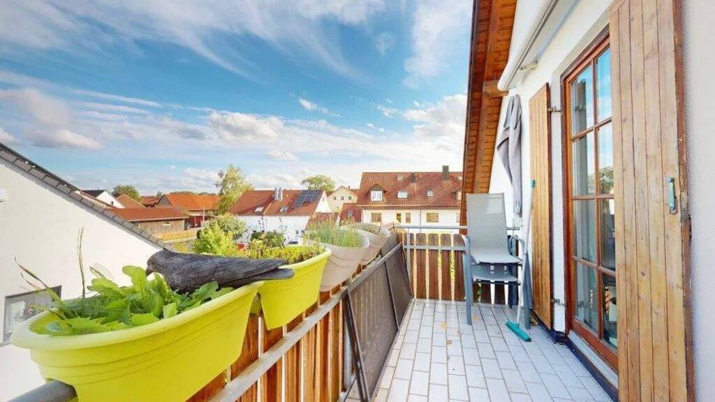 Raum für Liebe, Lachen und Leben - Dachgeschosswohnung mit Balkon