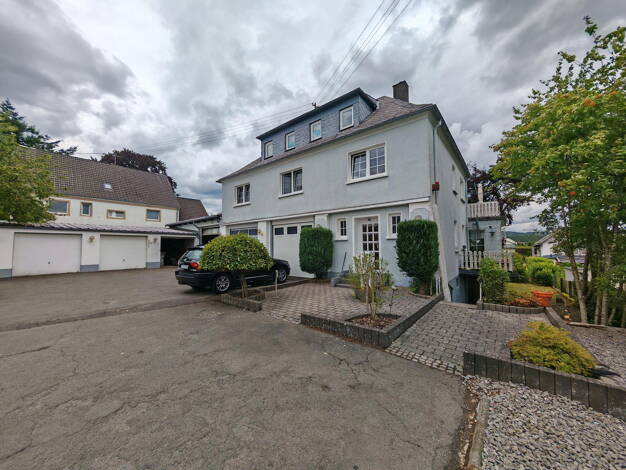 Mehrfamilienhaus zum Kauf provisionsfrei 359.900 € 9 Zimmer 240 m² 1.376 m² Grundstück Auf dem Hermes 2 Kelberg 53539