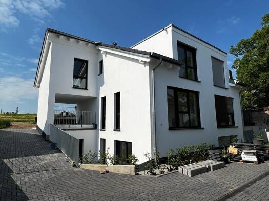 Doppelhaushälfte zur Miete 2.500 € 6 Zimmer 159,7 m² 100 m² Grundstück frei ab 01.01.2026 Weisenau Mainz 55130