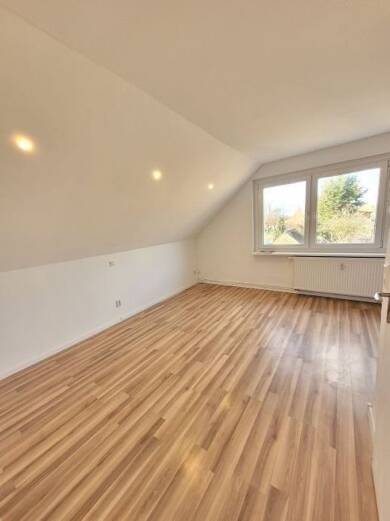 Wohnung zur Miete 800 € 2 Zimmer 38,5 m² Dachgeschoss, 3. Geschoss frei ab sofort Klosterdorfer Str. 4 Hohenstein Strausberg 15344