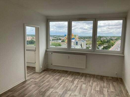 Wohnung zur Miete 304 € 1,5 Zimmer 32 m² 8. Geschoss Woldegker Straße 30 Katharinenviertel Neubrandenburg 17033