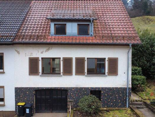 Doppelhaushälfte zum Kauf 89.000 € 8 Zimmer 107 m² 704 m² Grundstück Waldhölzbach Losheim am See / Waldhölzbach 66679