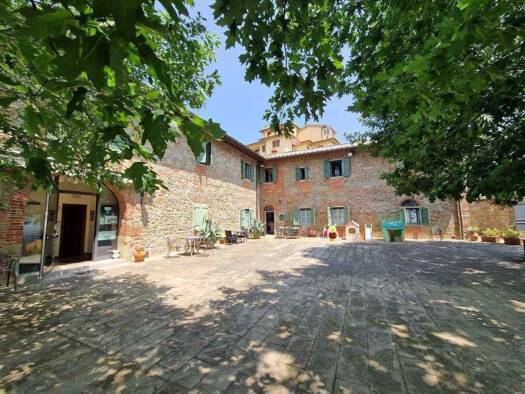 Haus zum Kauf 890.000 € 434 m² 1.780 m² Grundstück frei ab sofort Reggello