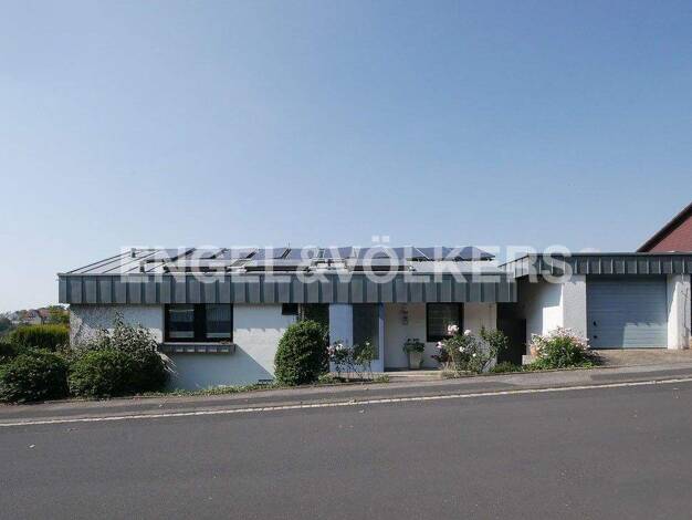 Einfamilienhaus zum Kauf 385.000 € 6 Zimmer 145 m² 840 m² Grundstück Schonungen 97453