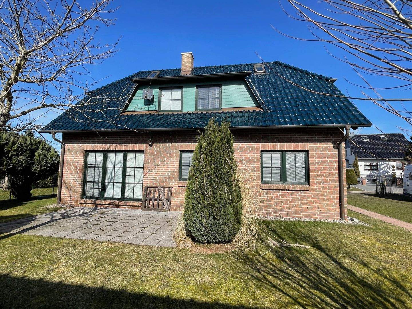 Immobilie in Altenkirchen - Wohnen mit Perspektive:Zwei Häuser, ein Grundstück-flexible Nutzungsmöglichkeiten inkl. - Bild 1