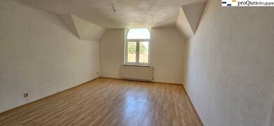 Wohnung zur Miete 285 € 2 Zimmer 55 m² Dachgeschoss, 3. Geschoss frei ab sofort August-Bebel-Straße 33 Mühlhausen Mühlhausen/Thüringen 99974