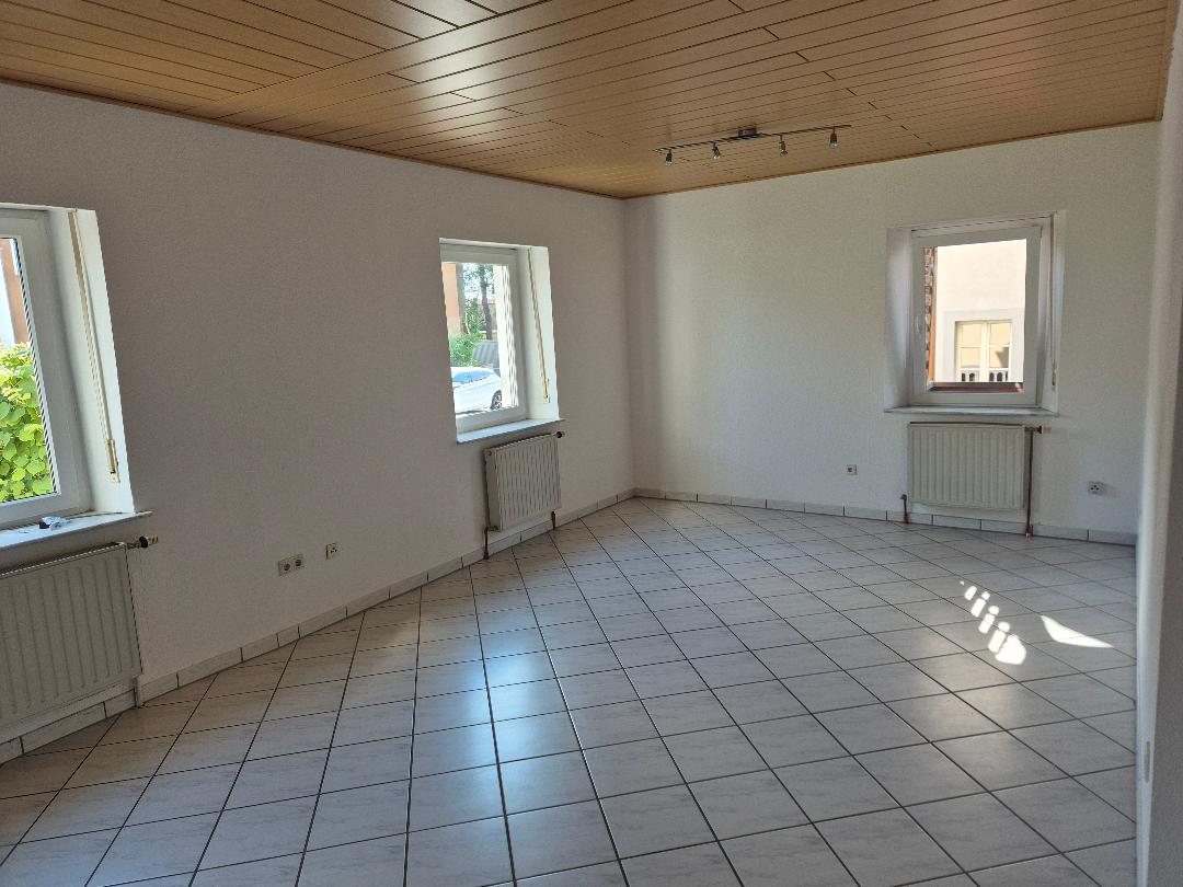 Wohnung zur Miete 600 € 2 Zimmer 68 m²<br/>Wohnfläche EG<br/>Geschoss 01.10.2024<br/>Verfügbarkeit Eichwasen Schwabach 91126