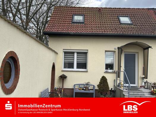 Doppelhaushälfte zum Kauf 275.000 € 3 Zimmer 110 m² 417 m² Grundstück Güstrow 18273