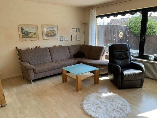 Immobilie in Altdorf bei Nürnberg - *** Reihenmittelhaus mit Potential in exponierter Lage		von Altdorf b. Nürnberg zu verkaufen *** - Bild 1