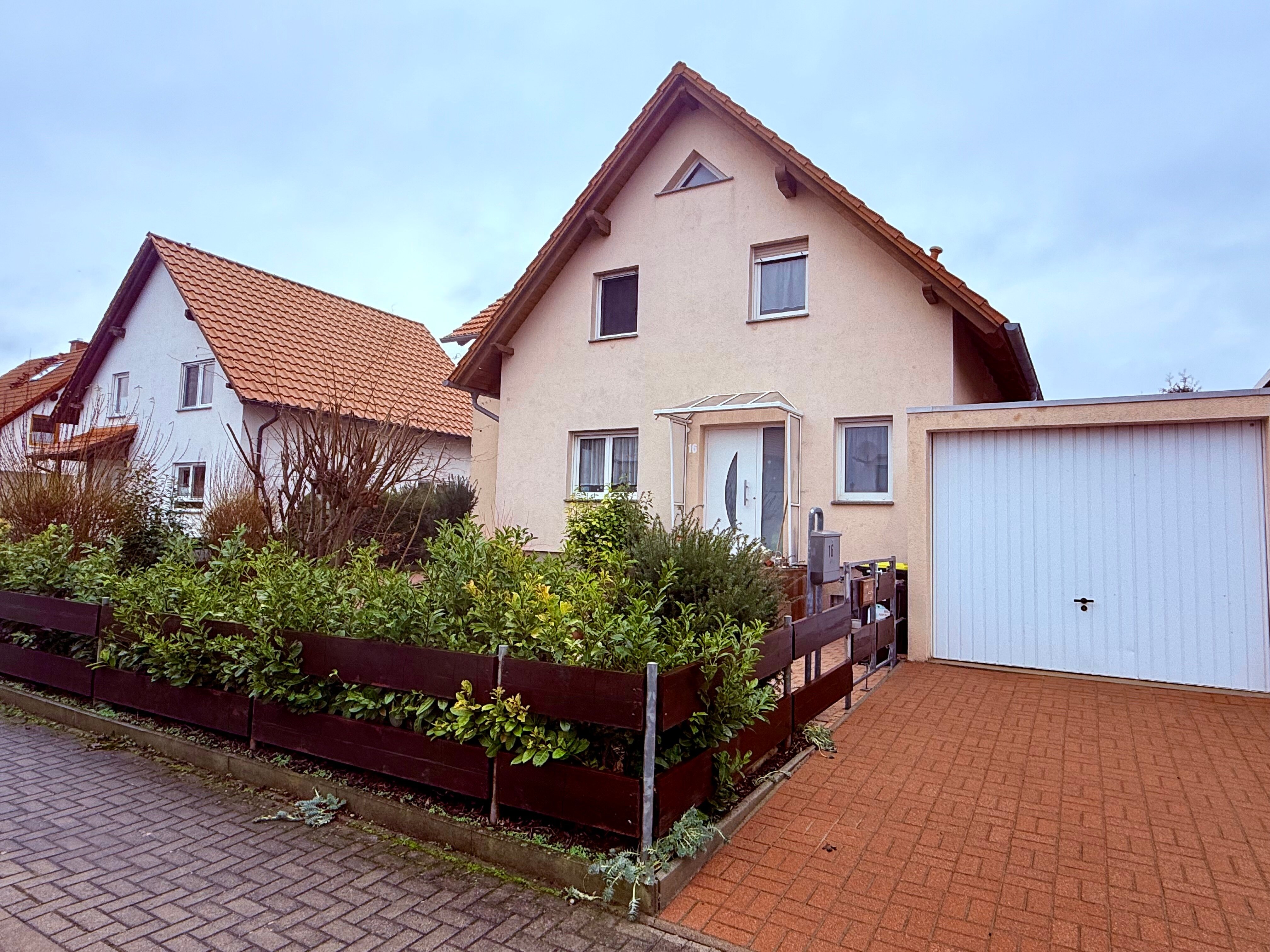 Einfamilienhaus zum Kauf 525.000 € 5 Zimmer 110,6 m²<br/>Wohnfläche 636 m²<br/>Grundstück Wurzener Weg 16 Krämpfervorstadt Erfurt 99085