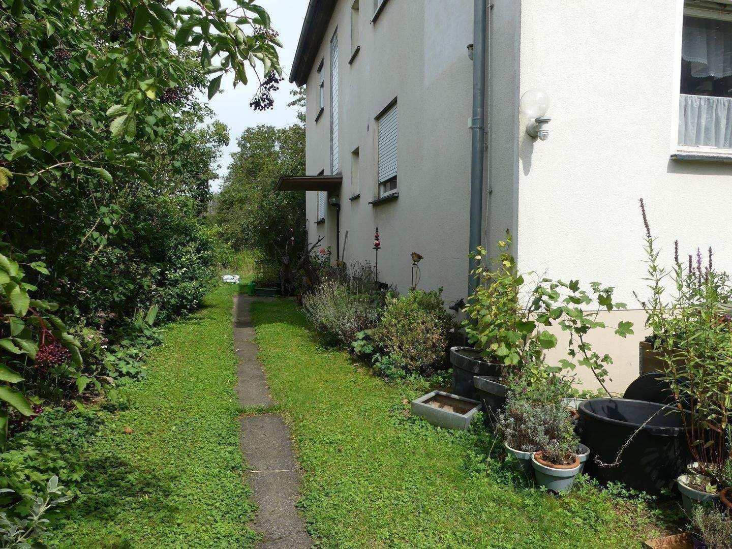 Immobilie in Forchheim - Zweifamilienhaus mit Potenzial: Renovierungsobjekt auf Großem Grundstück in Forchheim Reuth - Bild 2