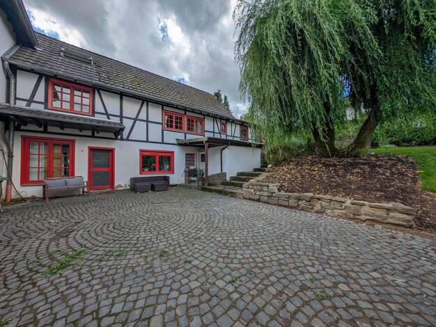 Mehrfamilienhaus zum Kauf provisionsfrei 375.000 € 8 Zimmer 249 m² 1.211 m² Grundstück Hanfer Straße 22 Dahlhausen Hennef (Sieg) 53773