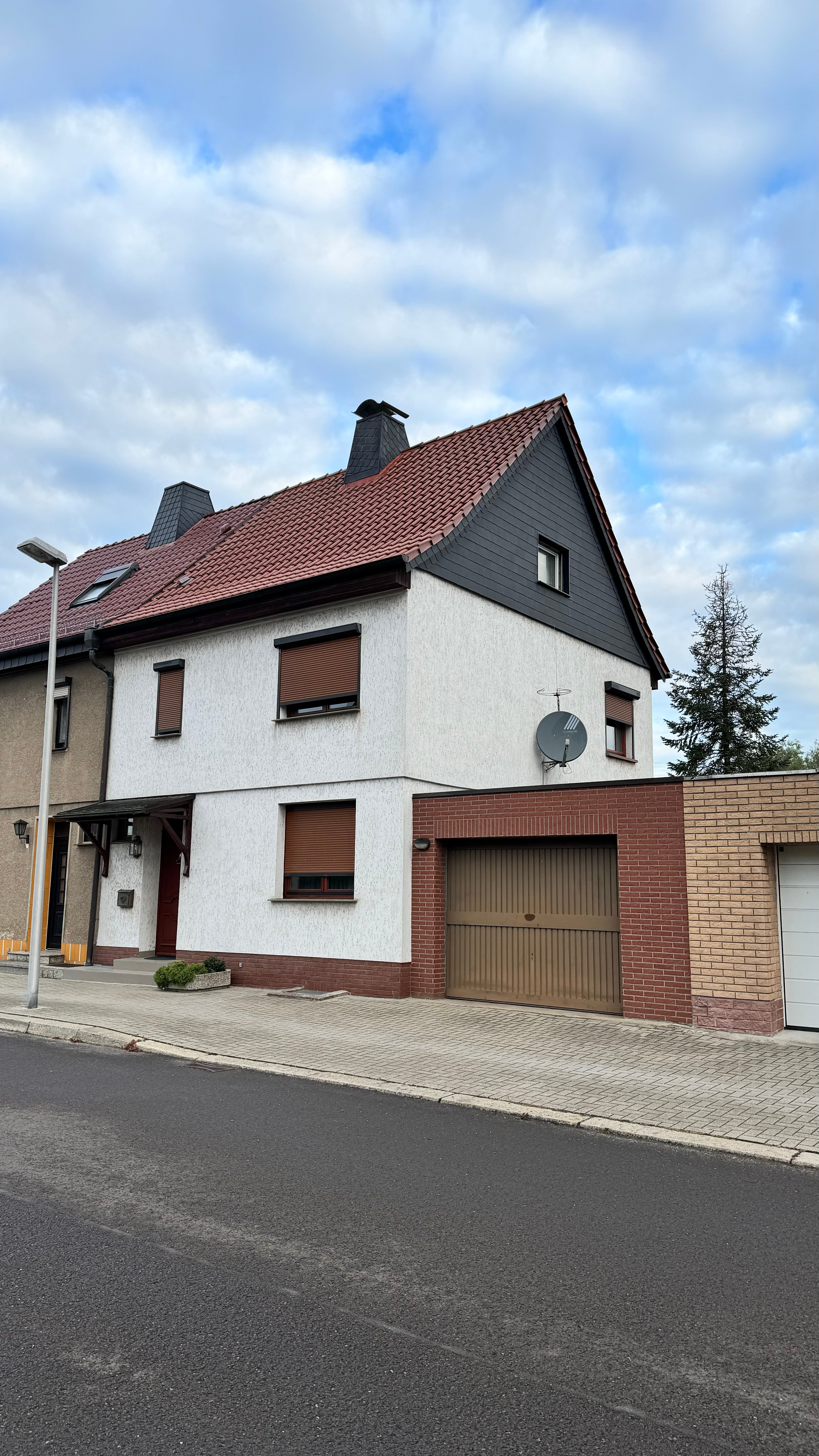 Doppelhaushälfte zum Kauf provisionsfrei 219.000 € 5 Zimmer 85 m²<br/>Wohnfläche 322 m²<br/>Grundstück ab sofort<br/>Verfügbarkeit Denekestr. 2 Hohepfortestraße Magdeburg 39106