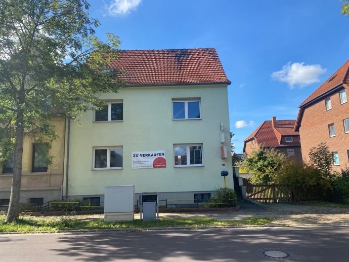 Mehrfamilienhaus zum Kauf 159.900 € 10 Zimmer 180 m²<br/>Wohnfläche 1.055 m²<br/>Grundstück Genthin Genthin 39307