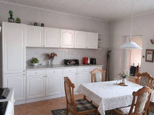 Reihenmittelhaus zum Kauf 56.000 € 5 Zimmer 141 m² 447 m² Grundstück Helbra 06311