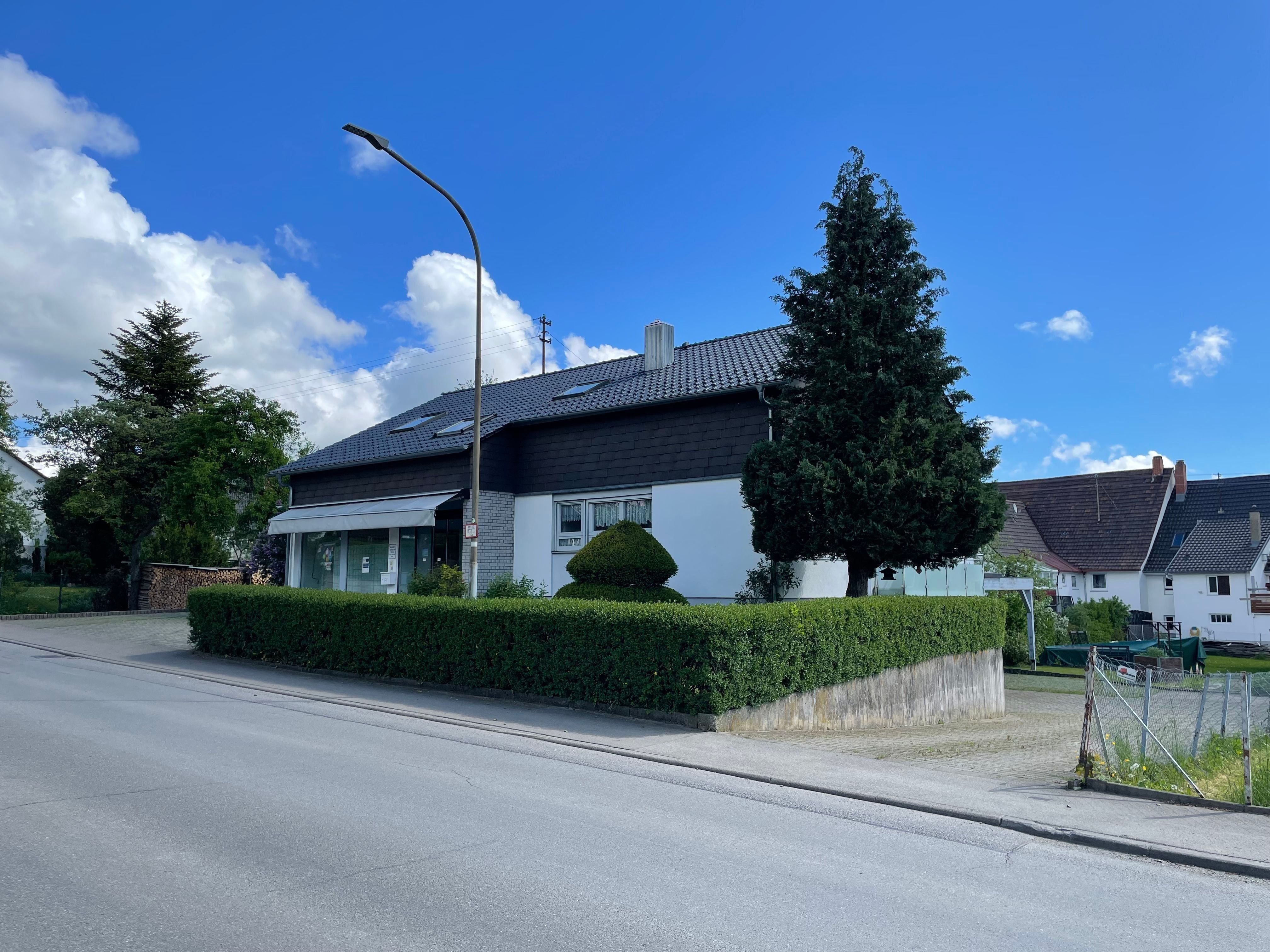 Wohn- und Geschäftshaus zum Kauf als Kapitalanlage geeignet 585.000 € 6 Zimmer 253 m²<br/>Fläche 780 m²<br/>Grundstück Neuhausen Neuhausen ob Eck 78579