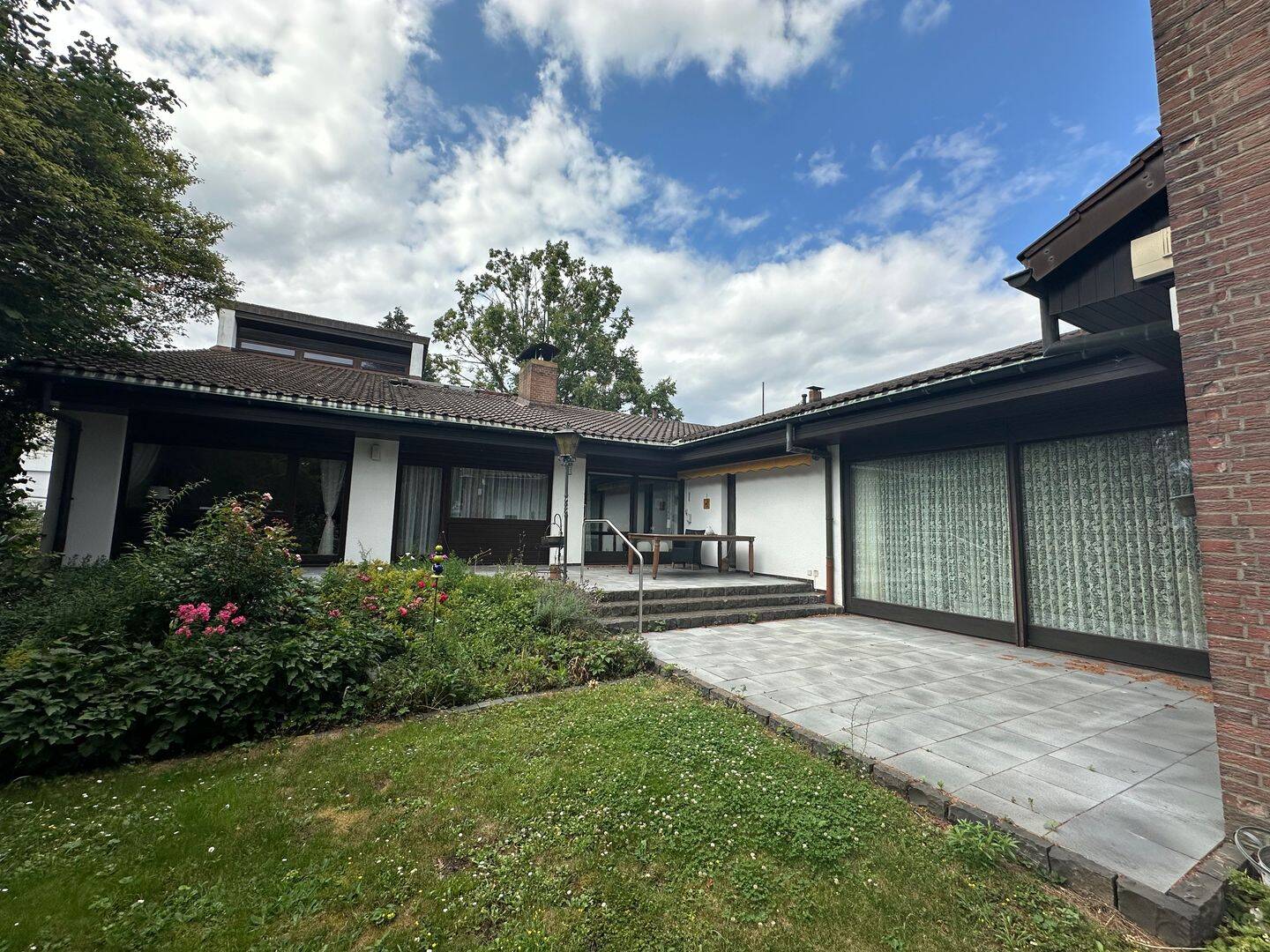 Immobilie in Hattersheim - Stilvoller, blickgeschützter Bungalow mit Einliegerwohnung in ruhiger Lage von Hattersheim am Main - Bild 2