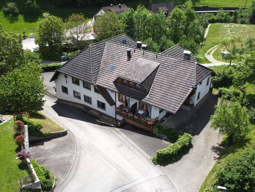 Mehrfamilienhaus zum Kauf 1.295.000 € 723 m² 1.974 m² Grundstück Simonswald 79263
