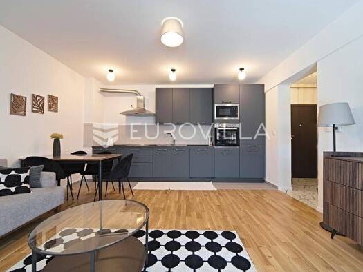 Wohnung zur Miete 800 € 1 Zimmer 47 m² 1. Geschoss Gornji grad / Centar Osijek