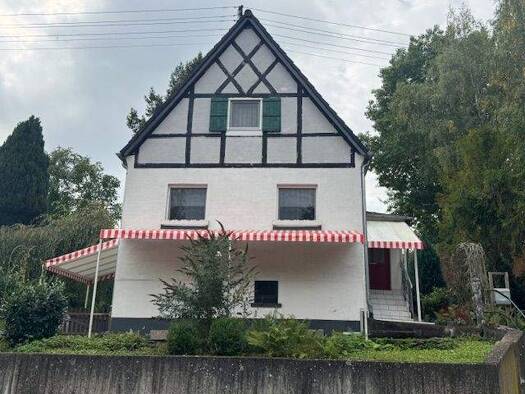 Einfamilienhaus zum Kauf 198.880 € 3 Zimmer 90 m² 948 m² Grundstück Altenkirchen Altenkirchen (Westerwald) 57610