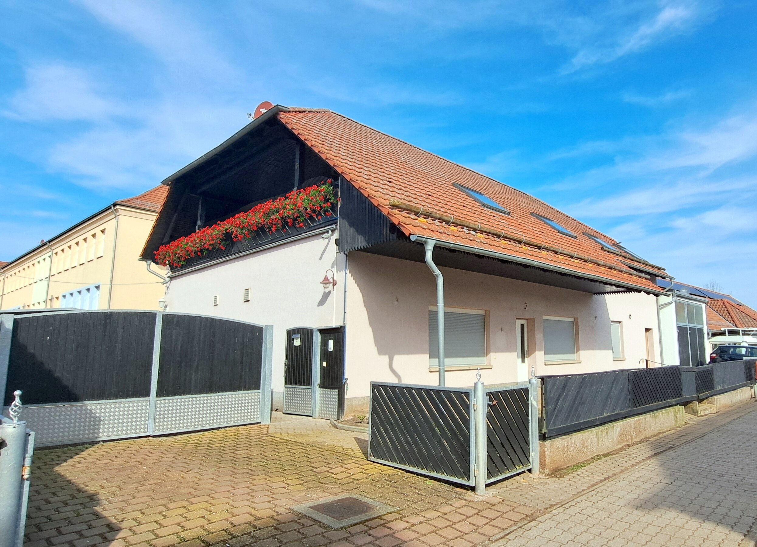 Einfamilienhaus zum Kauf provisionsfrei 270.000 € 9 Zimmer 334 m²<br/>Wohnfläche 750 m²<br/>Grundstück Burgweg 2 Heringen Heringen/Helme 99765