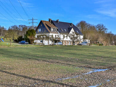 Mehrfamilienhaus zum Kauf als Kapitalanlage geeignet 277.000 € 9 Zimmer 214 m² 2.805 m² Grundstück Wennemen Meschede 59872