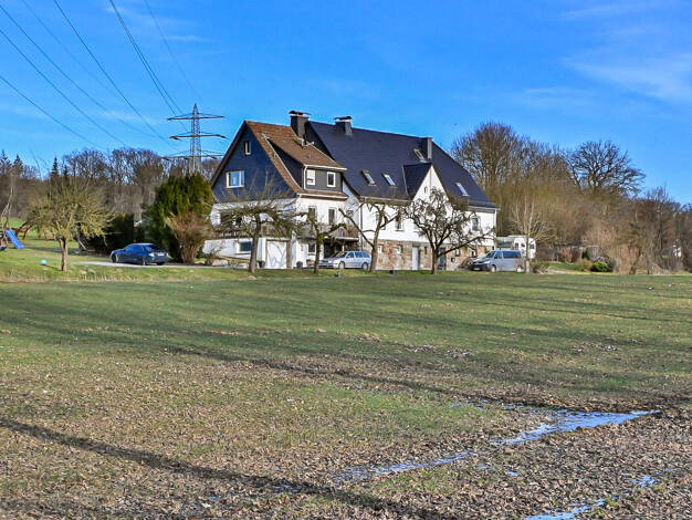 Mehrfamilienhaus zum Kauf als Kapitalanlage geeignet 277.000 € 9 Zimmer 214 m² 2.805 m² Grundstück Wennemen Meschede 59872
