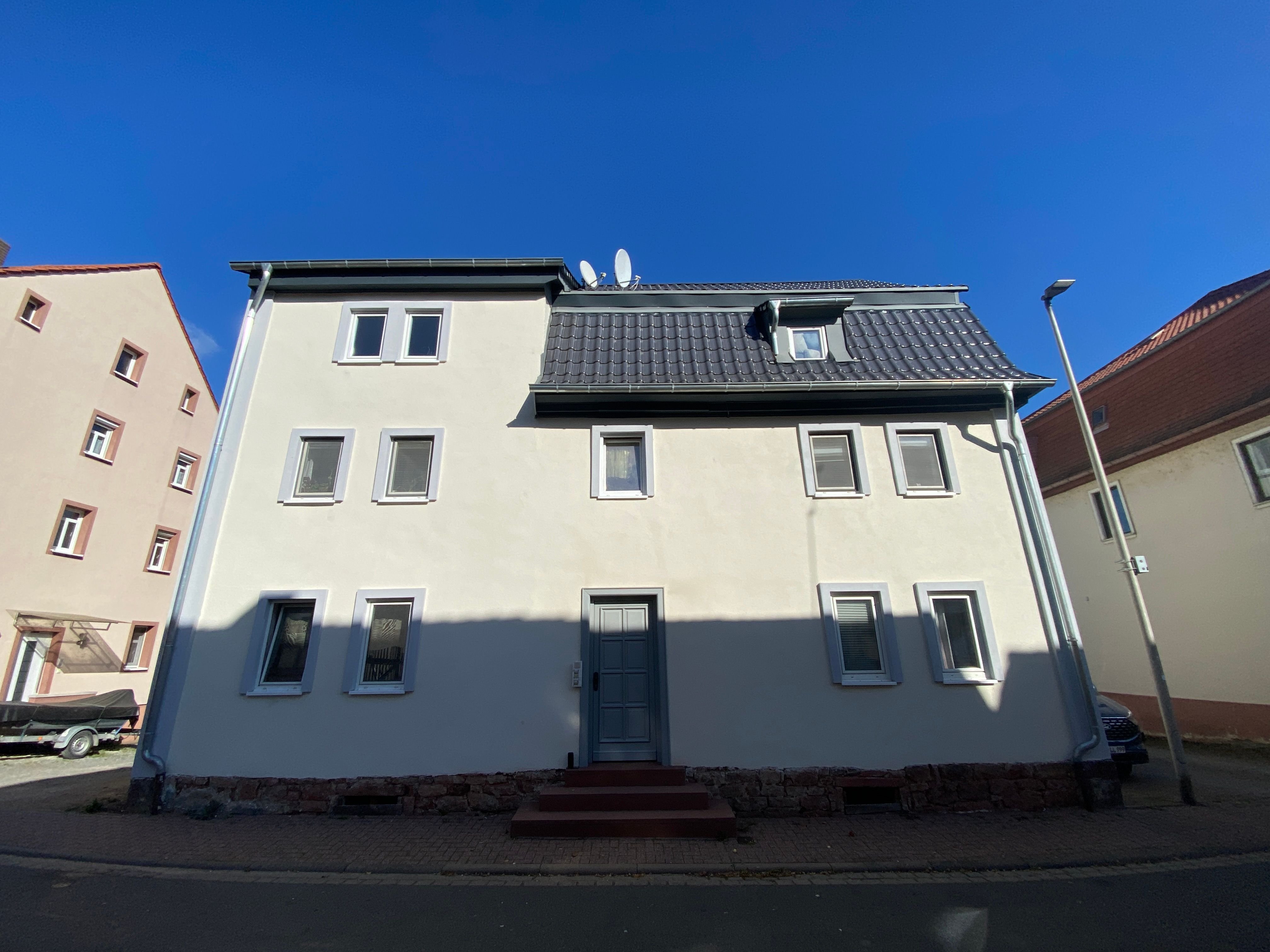 Mehrfamilienhaus zum Kauf provisionsfrei 535.000 € 10 Zimmer 300 m²<br/>Wohnfläche 302 m²<br/>Grundstück Hauptstraße 12 Kleinheubach 63924