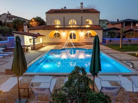 Haus zum Kauf 970.000 € 18 Zimmer 550 m² Porec Luka