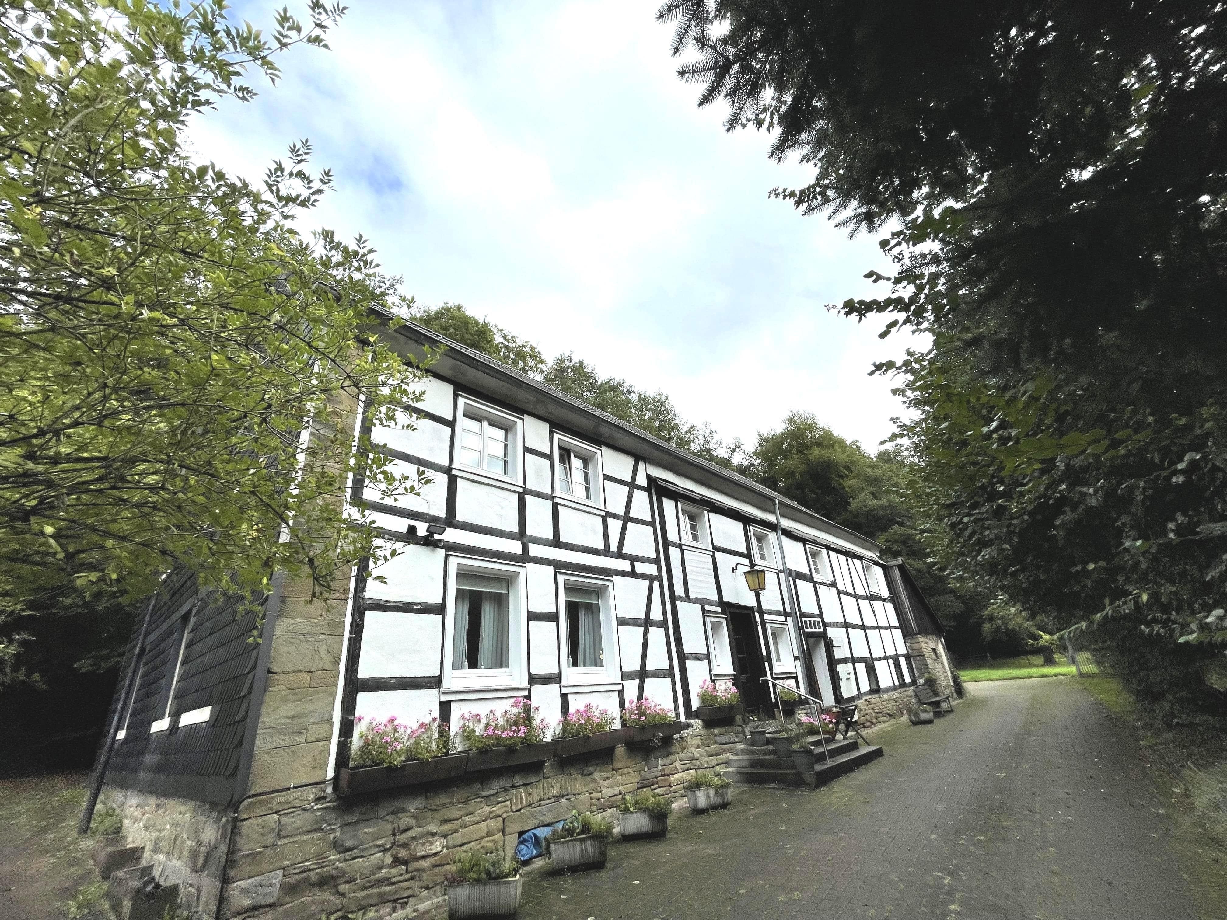 Mehrfamilienhaus zum Kauf 441.000 € 10 Zimmer 235,7 m²<br/>Wohnfläche 1.427 m²<br/>Grundstück Niedersprockhövel Sprockhövel 45549