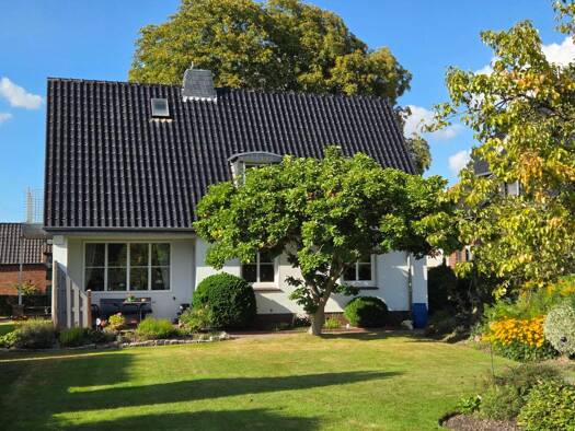 Haus zum Kauf provisionsfrei 250.000 € 4 Zimmer 110 m² 1.238 m² Grundstück Brake 26919