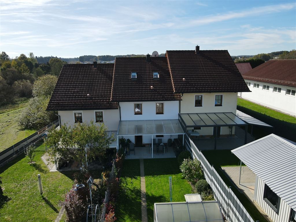 Reihenmittelhaus zum Kauf 299.000 € 7 Zimmer 136 m²<br/>Wohnfläche 319 m²<br/>Grundstück Haidenhof Süd Passau 94032